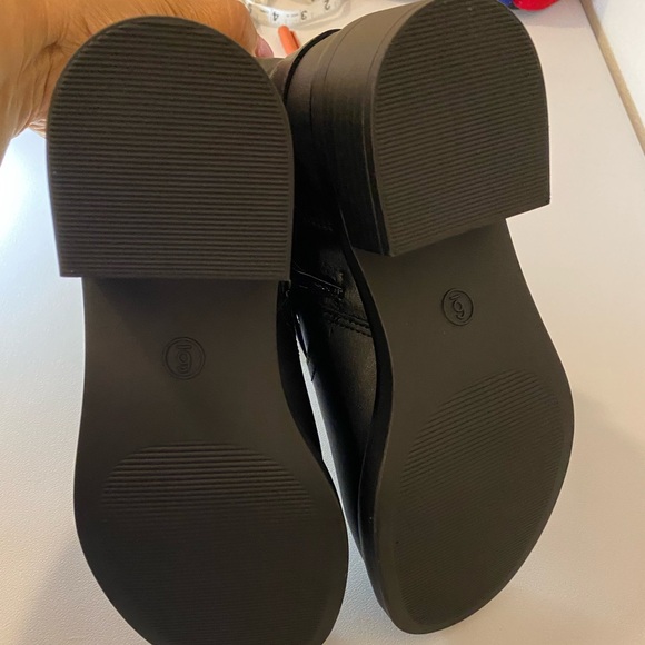 Universal Thread Black Ankle Boots - Picture 5 of 6